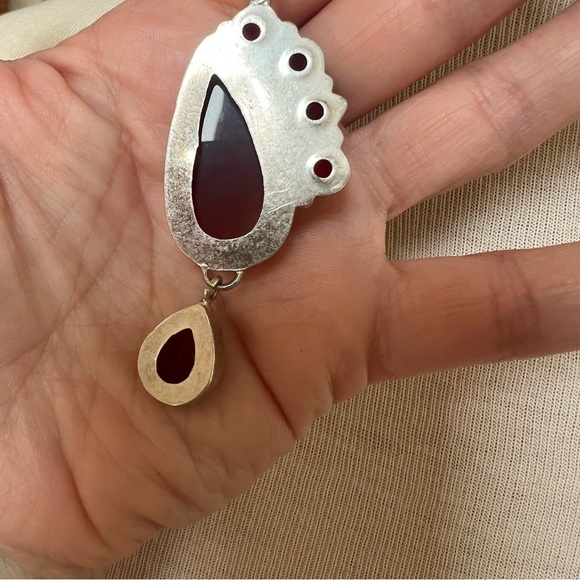 Silver plated/silver red stone pendant on a sterling silver chain - Picture 7 of 16